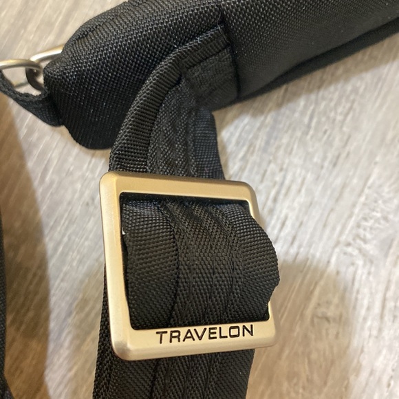 TRAVELON • CROSSBODY • adjustable strap - Picture 5 of 11